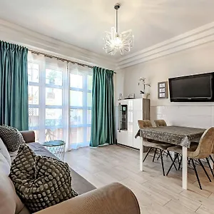 https://torviscas-playa-apartamento-moderno-con-piscinas.adeje-hotels.com