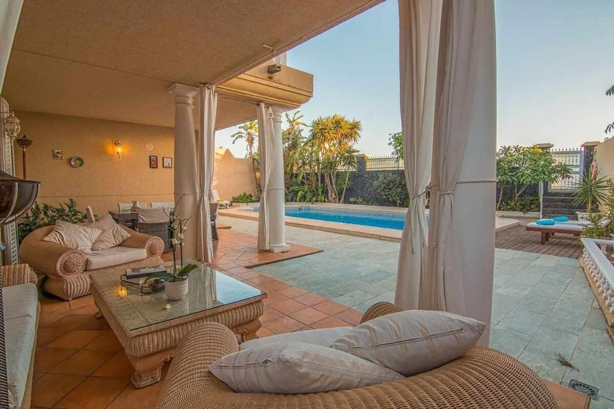 Villa La Concha Beachfront Heated Pool Playa Honda  España