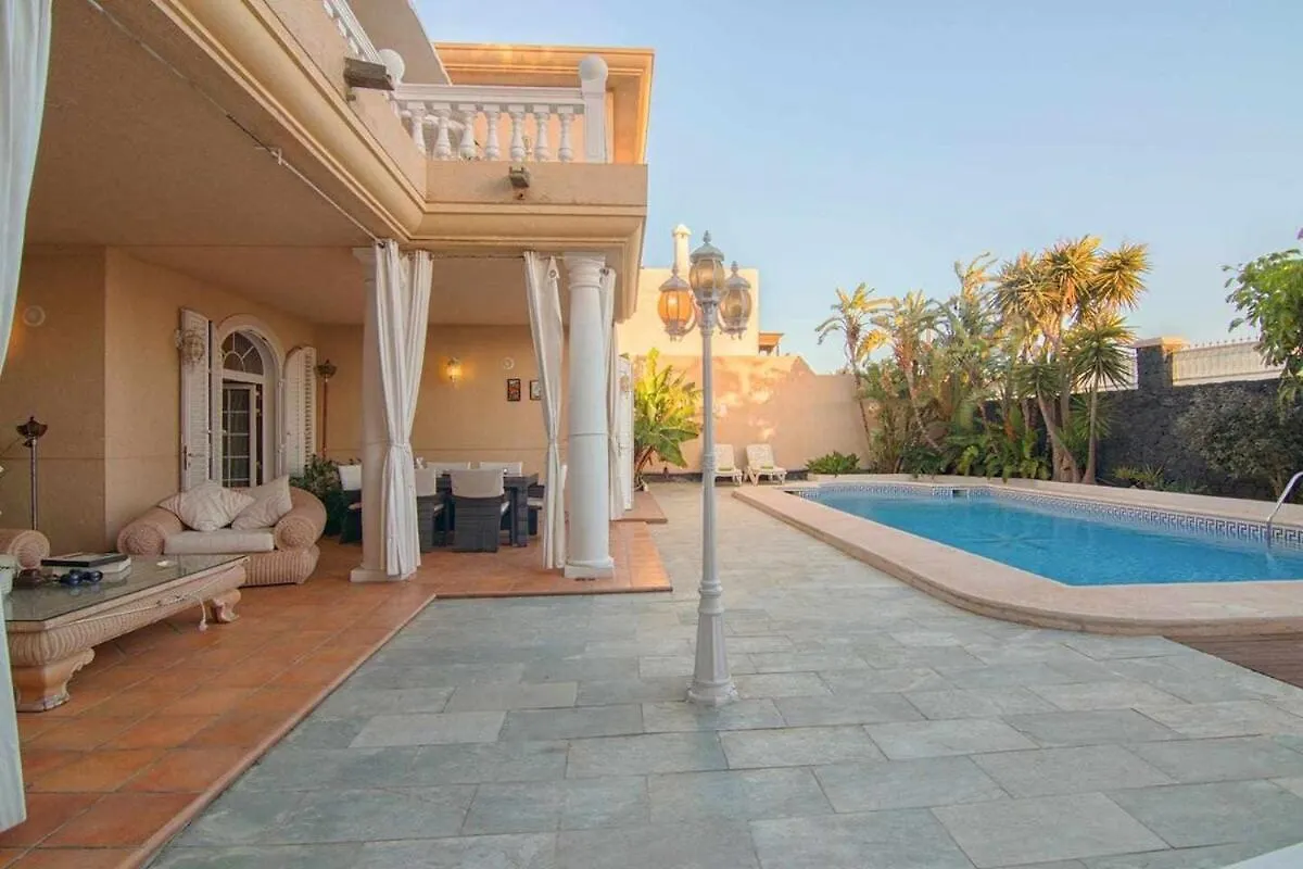 Villa La Concha Beachfront Heated Pool Playa Honda  Apartment